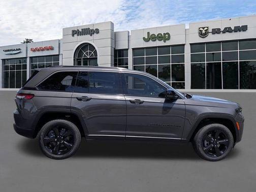 Metallic 2026 Jeep Grand Cherokee Limited 4x2