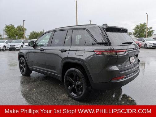 Metallic 2025 Jeep Grand Cherokee Limited