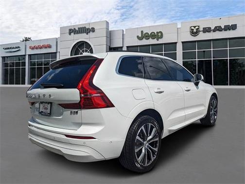 2022 Volvo XC60 B5 Momentum