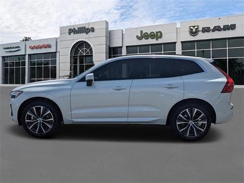2022 Volvo XC60 B5 Momentum