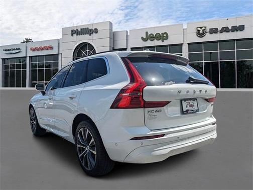 2022 Volvo XC60 B5 Momentum