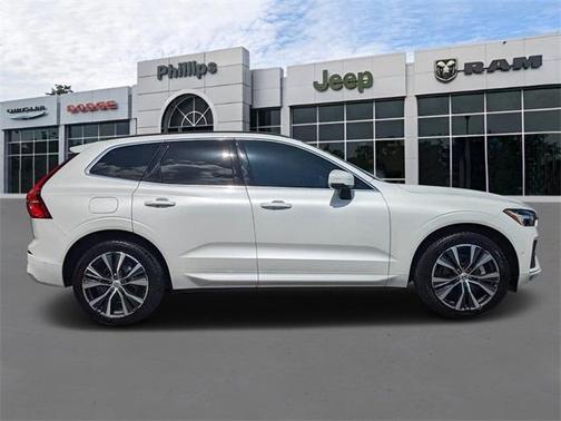 2022 Volvo XC60 B5 Momentum