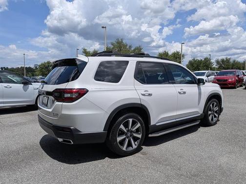 White 2025 Honda Pilot Elite