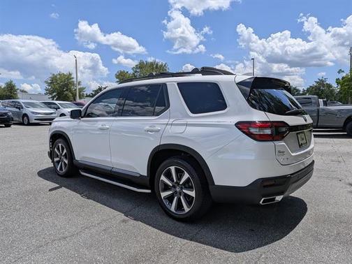 White 2025 Honda Pilot Elite