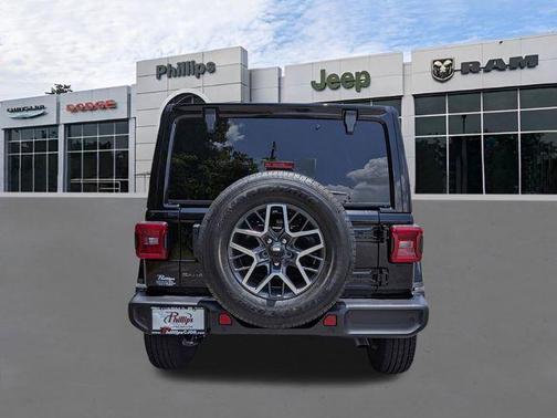 Black Clearcoat 2026 Jeep Wrangler Sahara