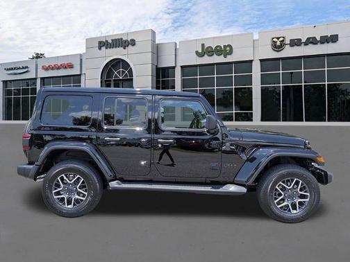 Black Clearcoat 2026 Jeep Wrangler Sahara