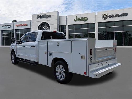 Oxford White 2024 Ford F-250 XLT