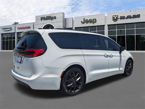 2024 Chrysler Pacifica Touring-L