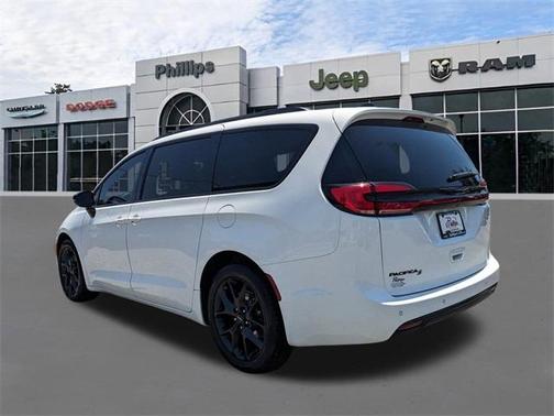 2024 Chrysler Pacifica Touring-L