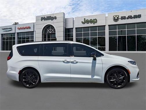 2024 Chrysler Pacifica Touring-L