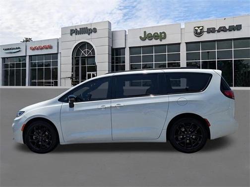 2024 Chrysler Pacifica Touring-L