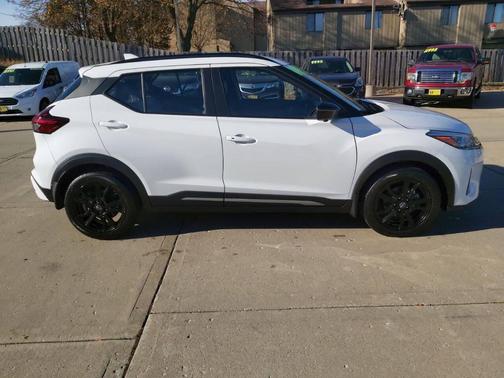 2024 Nissan Kicks SR