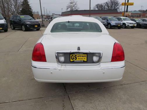 2003 Lincoln Town Car Signature