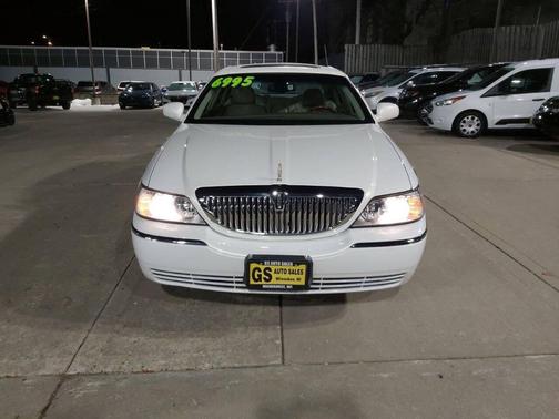 2003 Lincoln Town Car Signature