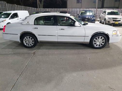 2003 Lincoln Town Car Signature