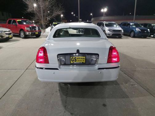 2003 Lincoln Town Car Signature
