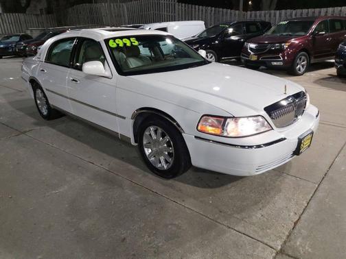 2003 Lincoln Town Car Signature