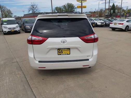 2017 Toyota Sienna XLE