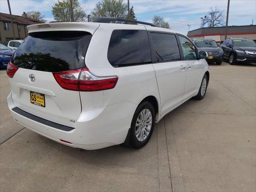 2017 Toyota Sienna XLE