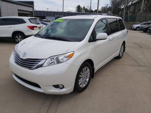 2017 Toyota Sienna XLE
