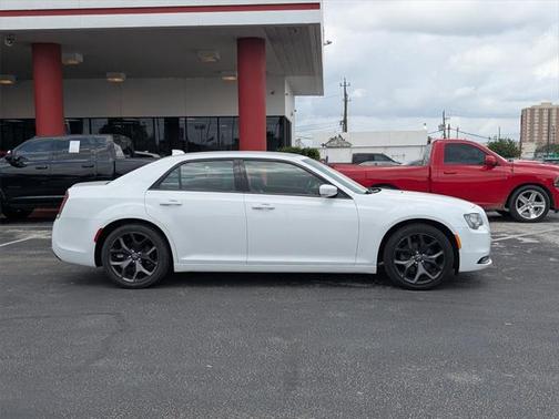 2021 Chrysler 300 S
