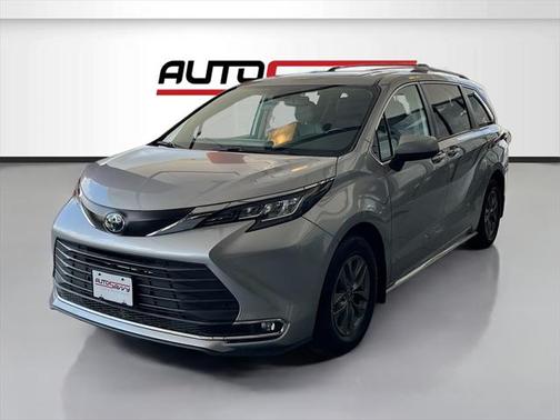 2023 Toyota Sienna XLE 7 Passenger