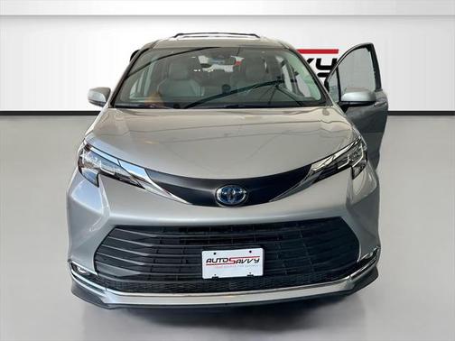 2023 Toyota Sienna XLE 7 Passenger