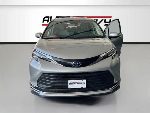 2023 Toyota Sienna XLE 7 Passenger