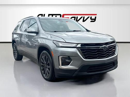 Sterling Gray Metallic 2023 Chevrolet Traverse RS