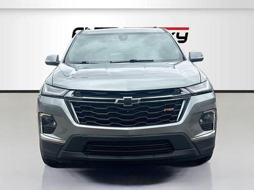 Sterling Gray Metallic 2023 Chevrolet Traverse RS