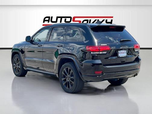 Diamond Black Crystal Pearlcoat 2020 Jeep Grand Cherokee Altitude