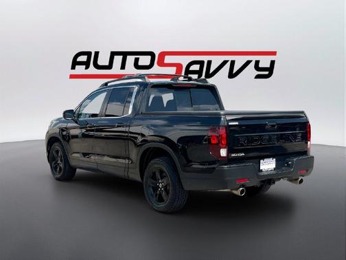 Crystal Black Pearl 2025 Honda Ridgeline RTL