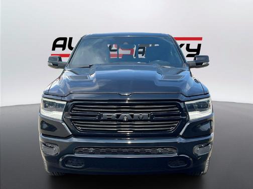 Diamond Black Crystal Pearlcoat 2023 RAM 1500 Laramie