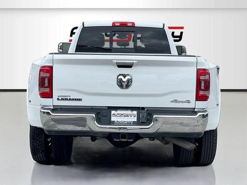 2022 RAM 3500 Laramie Crew Cab 4x4 8' Box