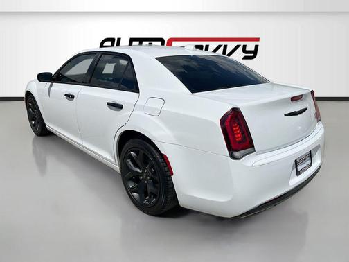 Bright White Clearcoat 2020 Chrysler 300 Touring
