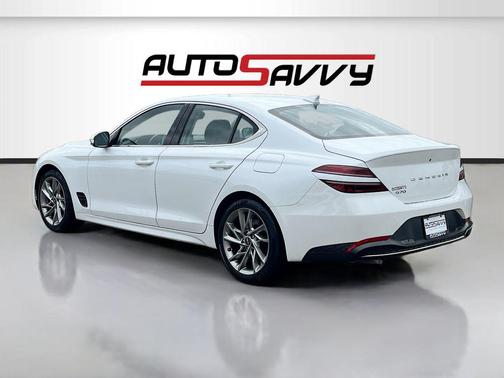 Uyuni White 2022 Genesis G70 2.0T RWD