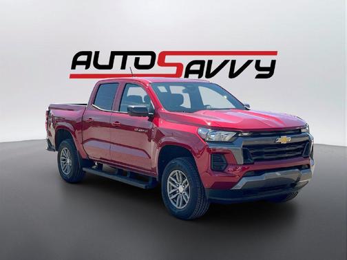 Radiant Red Tintcoat 2026 Chevrolet Colorado LT