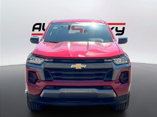 Radiant Red Tintcoat 2026 Chevrolet Colorado LT