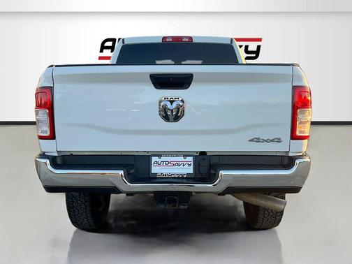 Bright White Clearcoat 2024 RAM 2500 Big Horn Crew Cab 4x4 6'4' Box