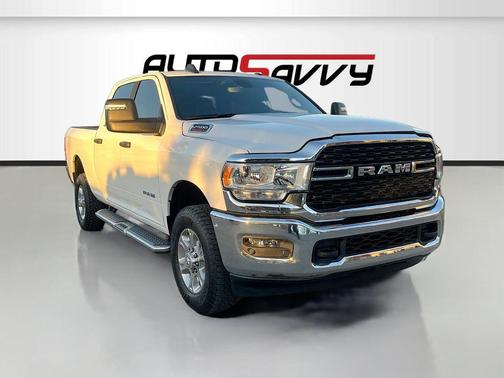 Bright White Clearcoat 2024 RAM 2500 Big Horn Crew Cab 4x4 6'4' Box
