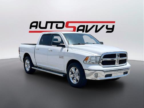 Bright White Clearcoat 2018 RAM 1500 Big Horn