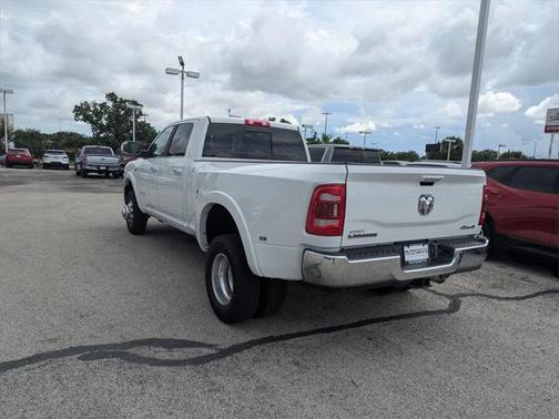 2022 RAM 3500 Laramie Crew Cab 4x4 8' Box