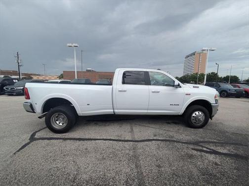 2022 RAM 3500 Laramie Crew Cab 4x4 8' Box