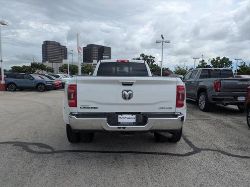 2022 RAM 3500 Laramie Crew Cab 4x4 8' Box
