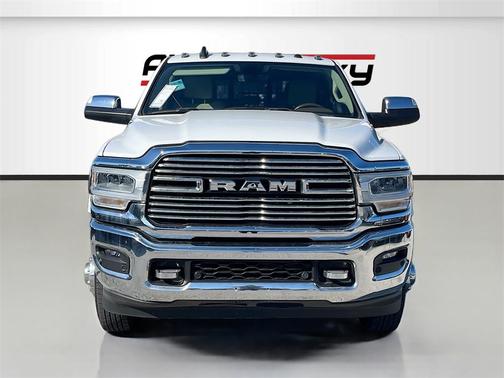 2022 RAM 3500 Laramie Crew Cab 4x4 8' Box
