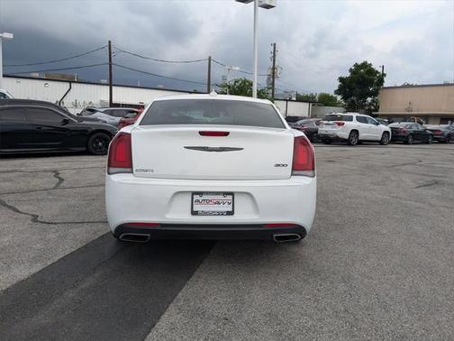 2020 Chrysler 300 Touring