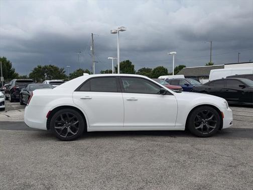 2020 Chrysler 300 Touring