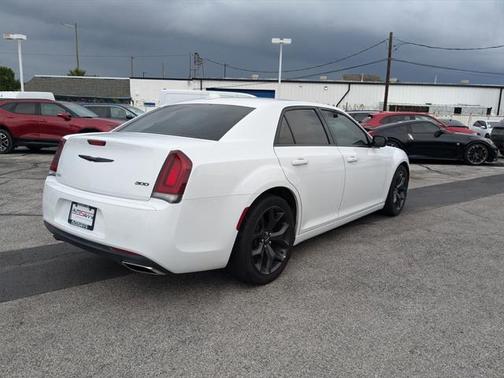 2020 Chrysler 300 Touring