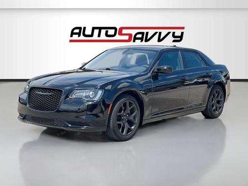 Gloss Black 2023 Chrysler 300 Touring