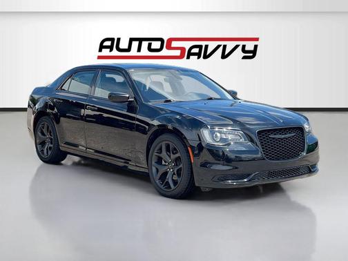 Gloss Black 2023 Chrysler 300 Touring